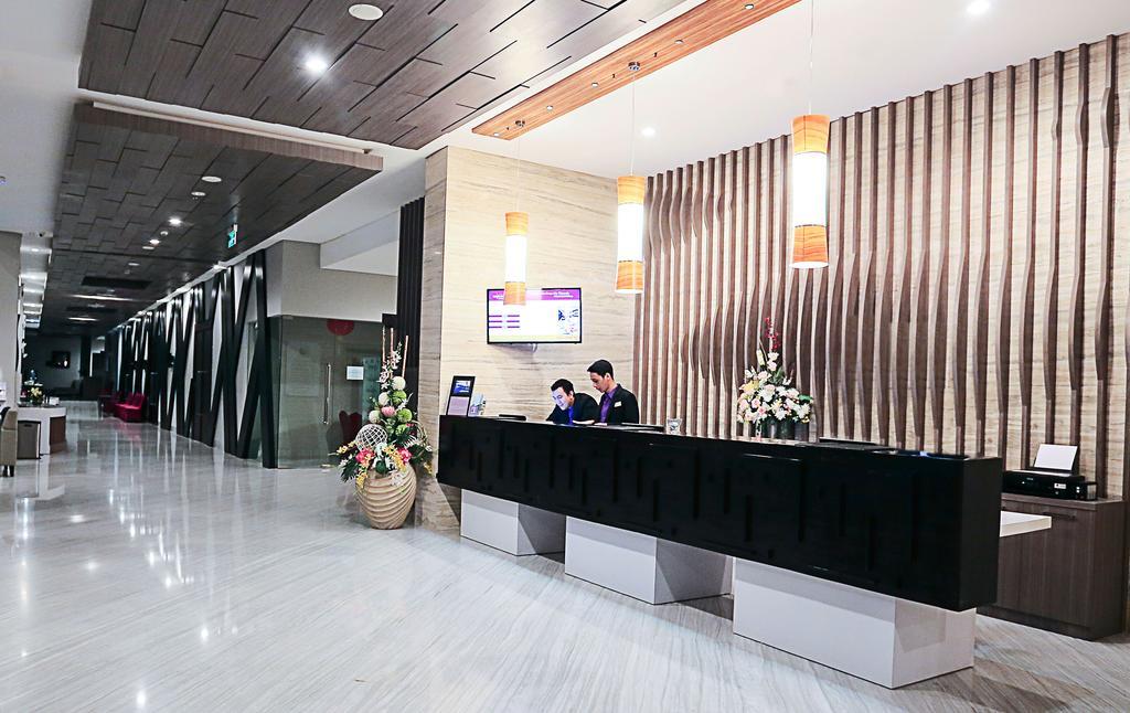 Mercure Palu Extérieur photo
