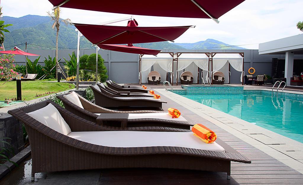 Mercure Palu Extérieur photo
