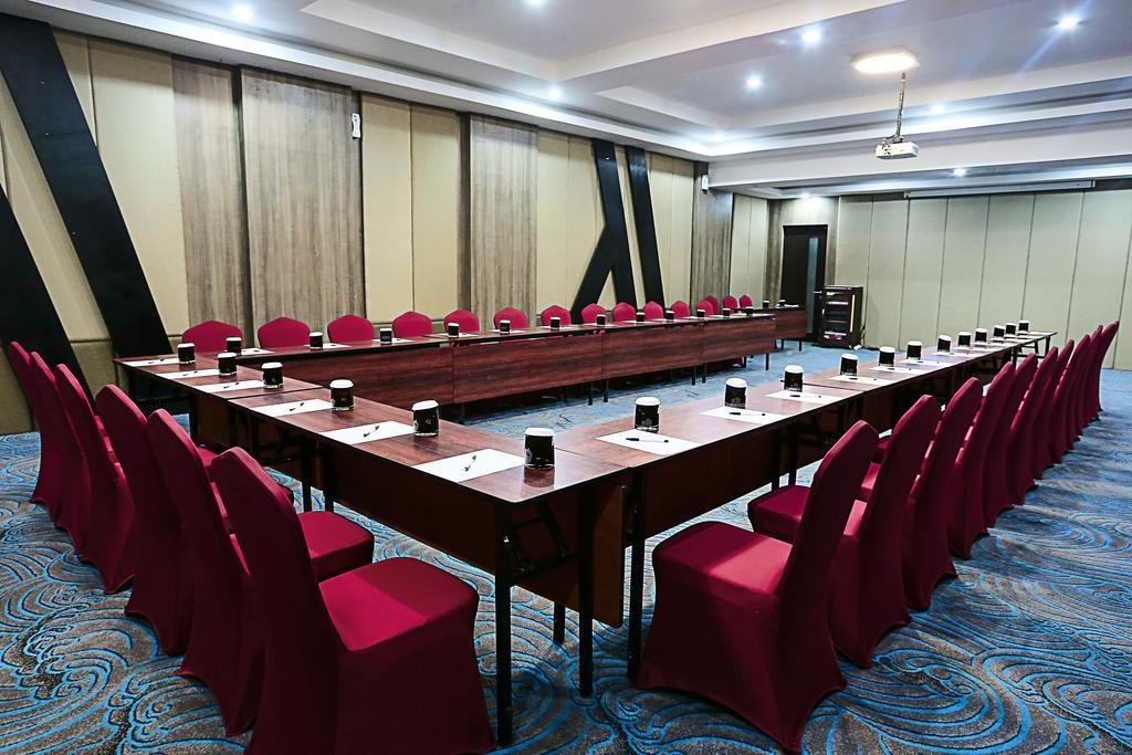 Mercure Palu Extérieur photo