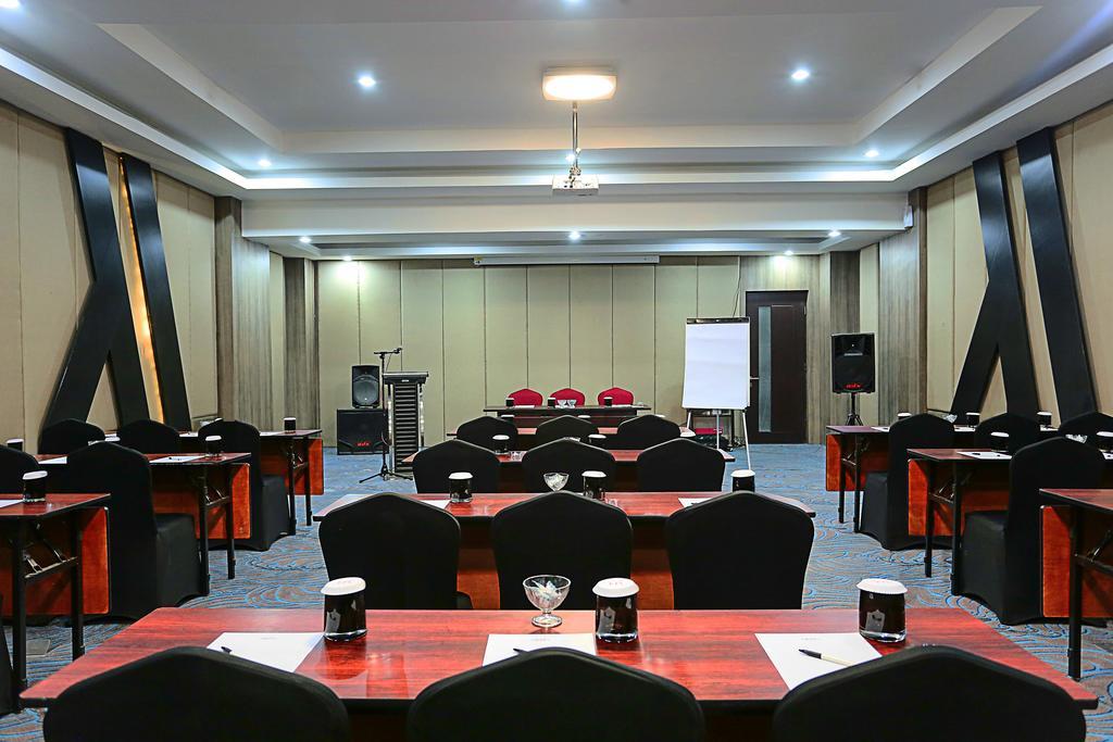 Mercure Palu Extérieur photo