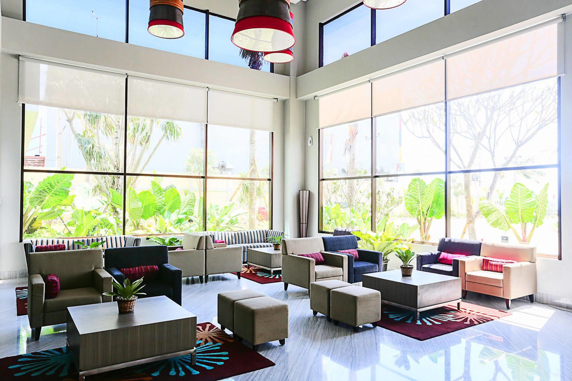 Mercure Palu Extérieur photo