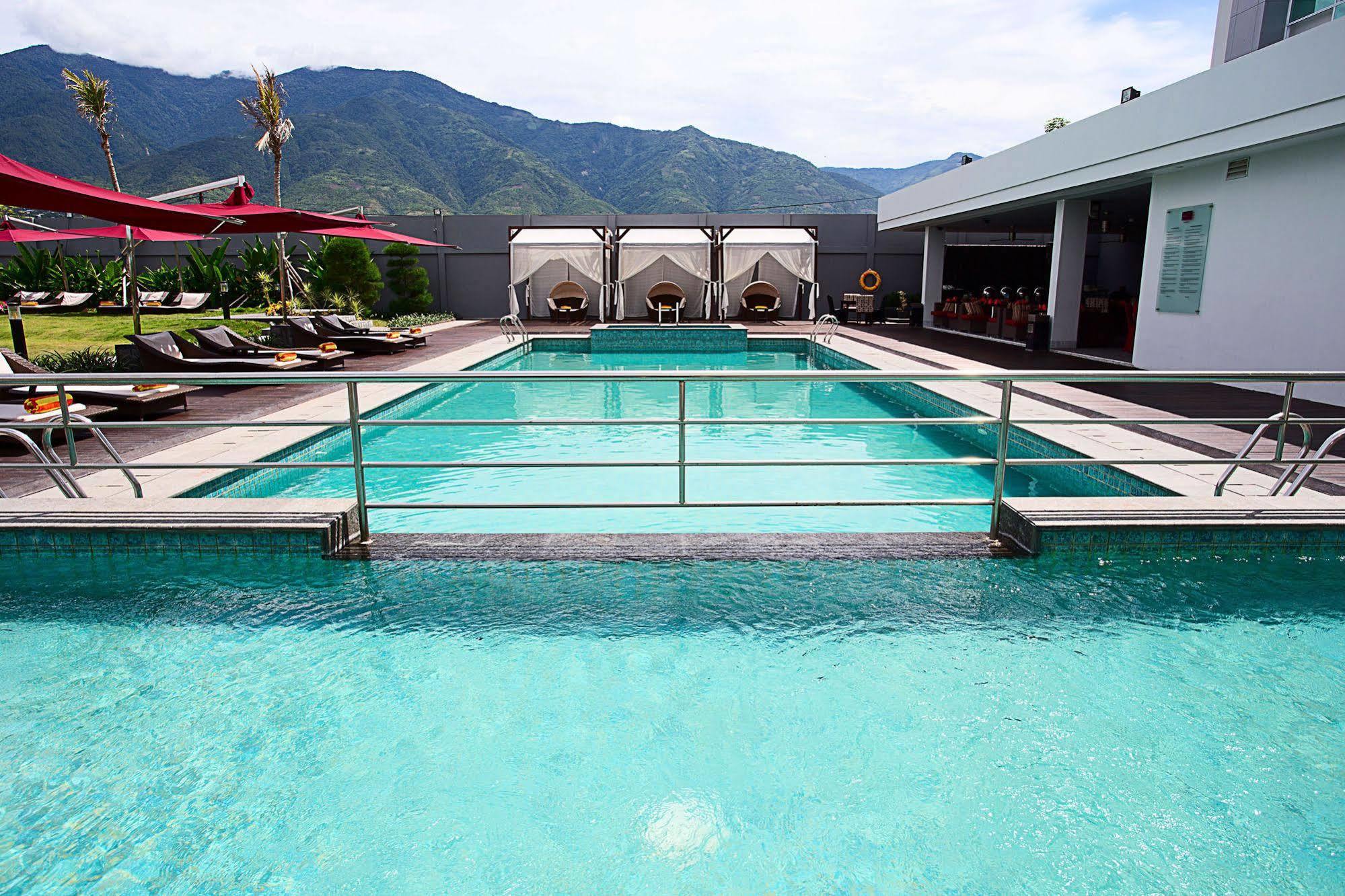 Mercure Palu Extérieur photo