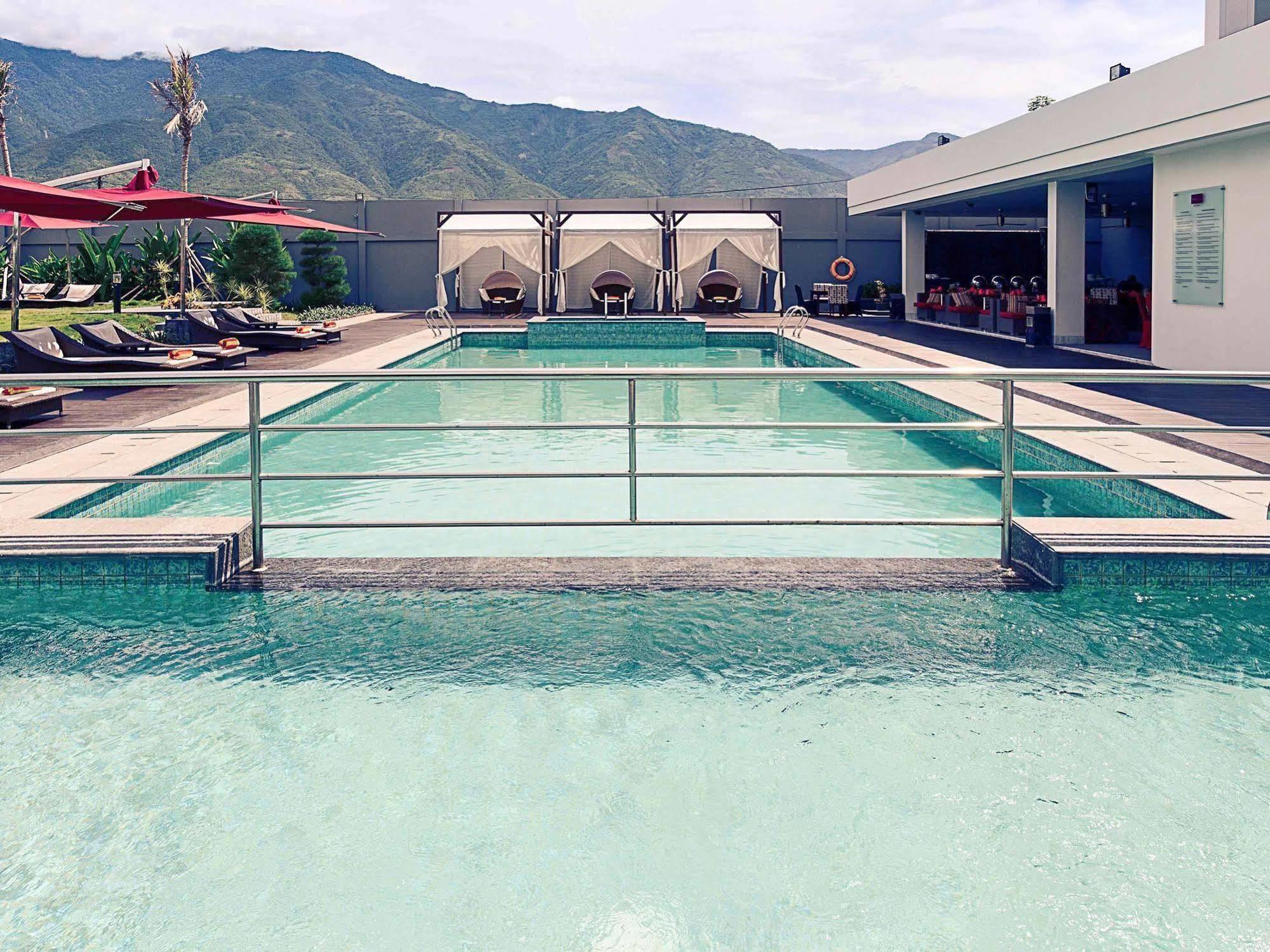 Mercure Palu Extérieur photo